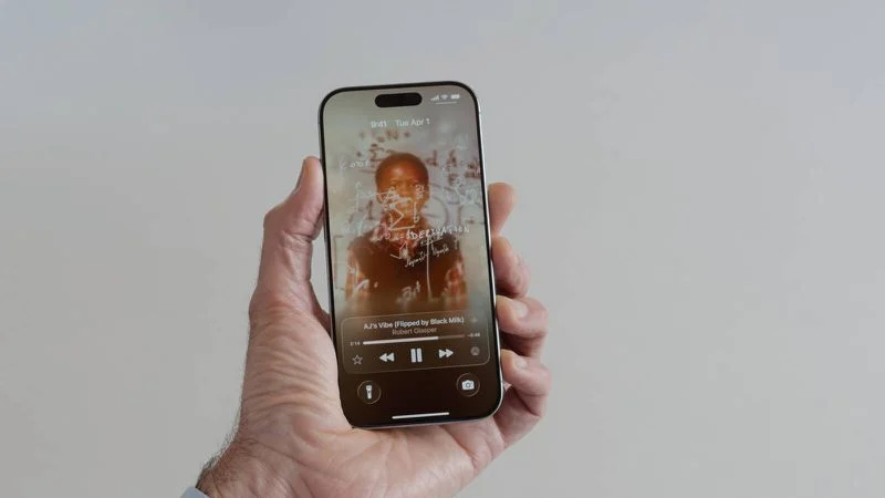 Liquid Glass music lock screen