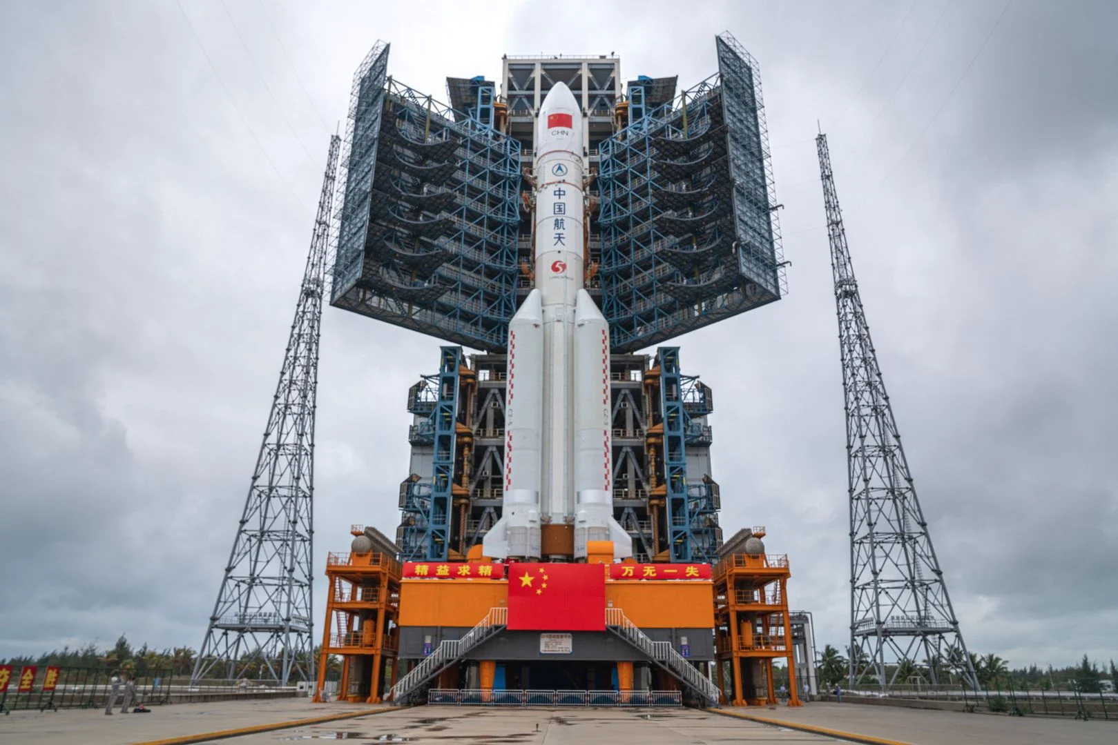 Huge Chinese rocket is falling uncontrollably to Earth next week