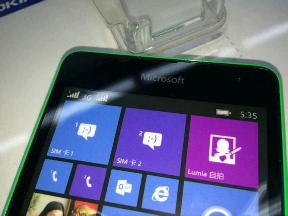 Живые фото смартфона Lumia 535 с брендированием Microsoft-2