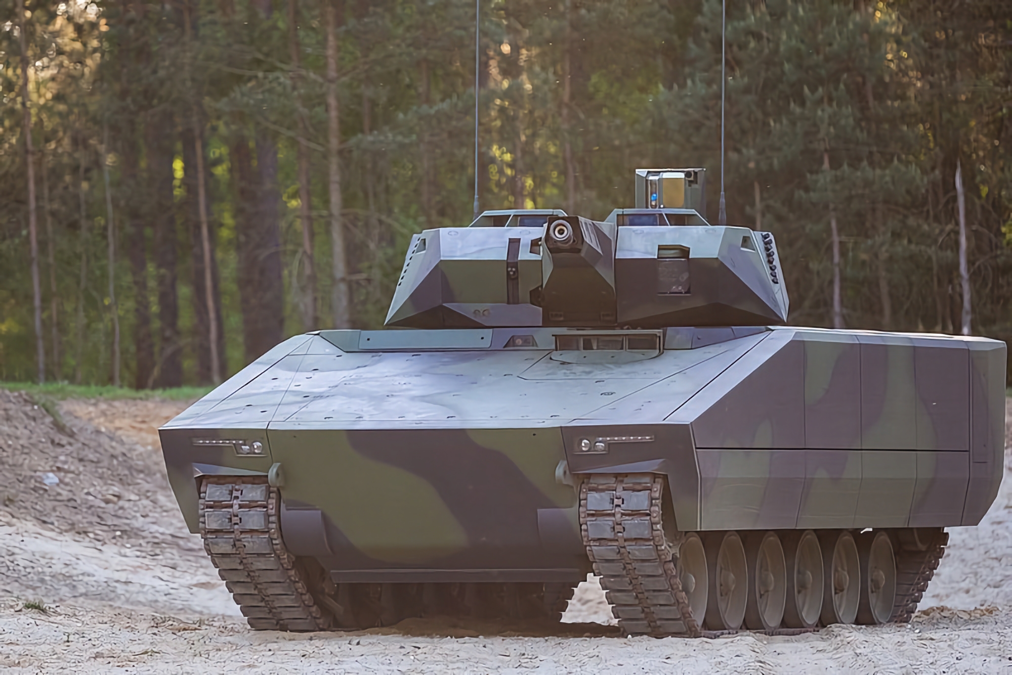Rheinmetall pondrá en marcha una planta en Ucrania en 2024 para producir vehículos blindados de transporte de tropas Fuchs y vehículos de combate de infantería Lynx.-2