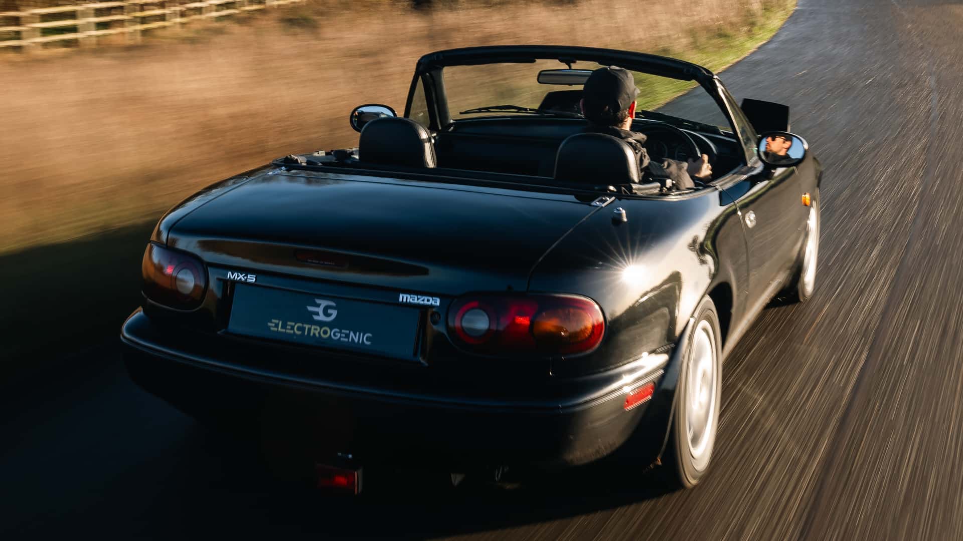 Electrified Mazda MX-5 NA - view 5