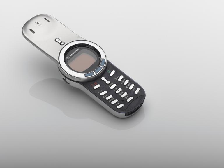 Власник музею мобільних телефонів і творець експоната