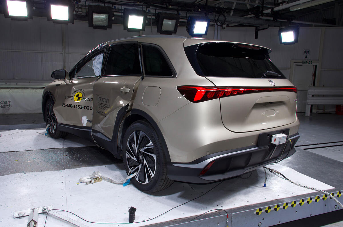 Photo of the MG S6 EV rear crash