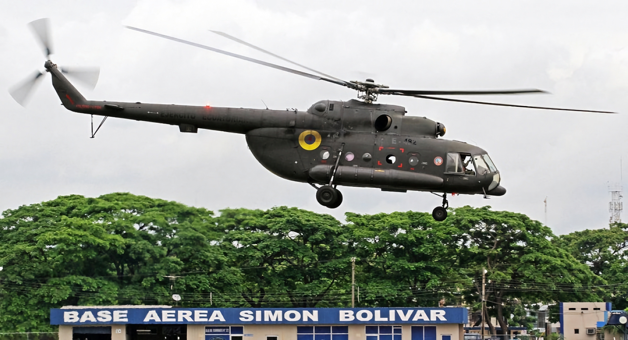 Source : L'Équateur va transférer des hélicoptères Mi-17 à l'Ukraine et recevra en retour des hélicoptères UH-60 Black Hawk des États-Unis.