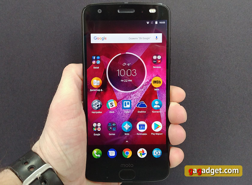 Обзор Moto Z2 Force: флагманский смартфон с небьющимся экраном-5