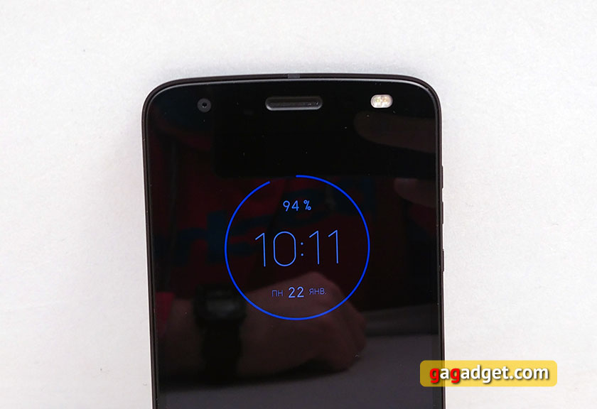 Обзор Moto Z2 Force: флагманский смартфон с небьющимся экраном-6