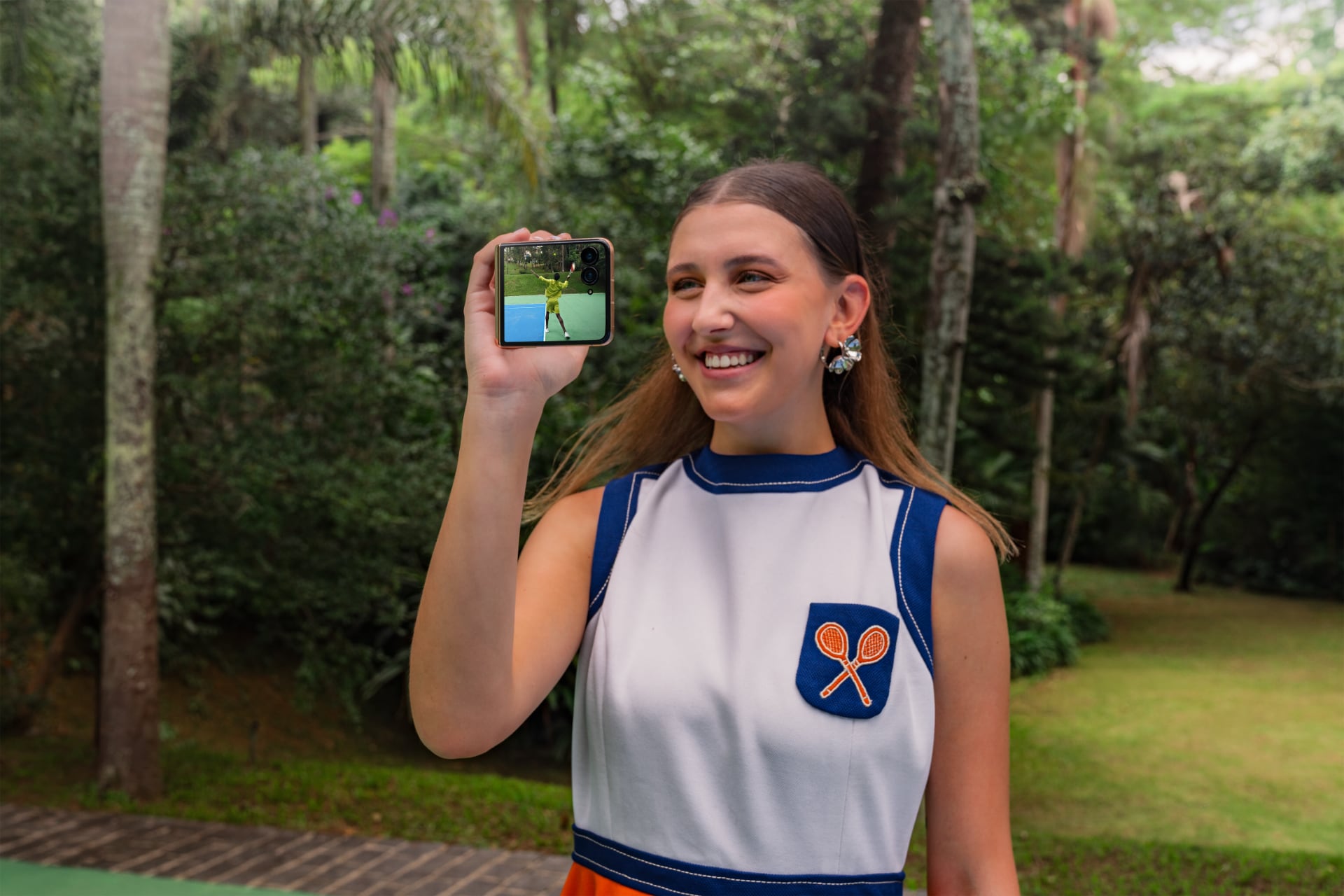 Дизайн Motorola Razr 60 Ultra, фронтальная сторона