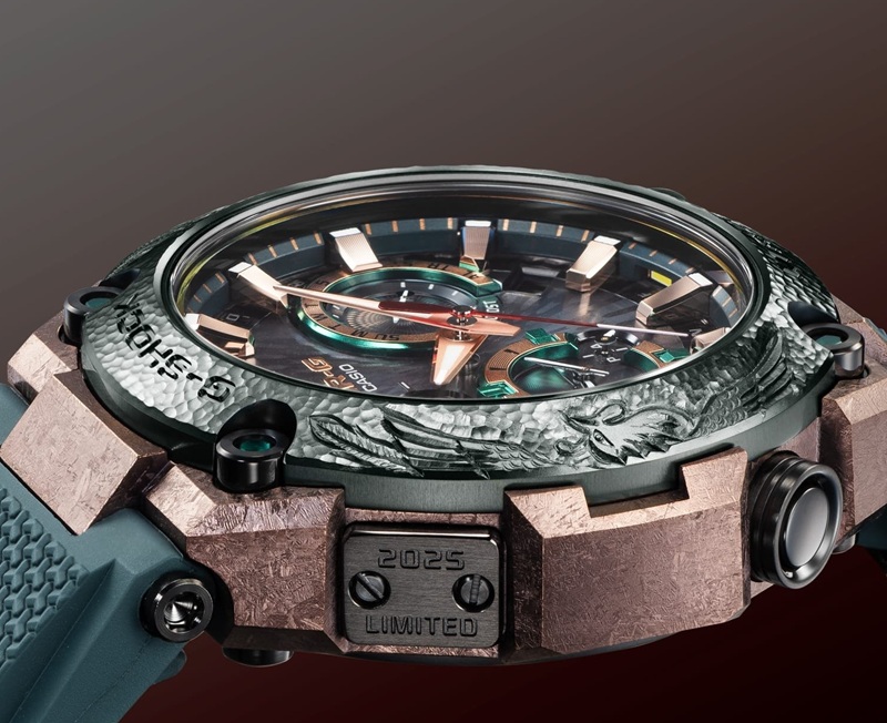 Детали дизайна безеля часов MRG-B2000KT-3A