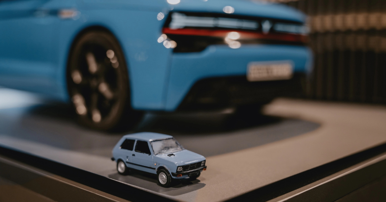 Berline à trois portes Yugo