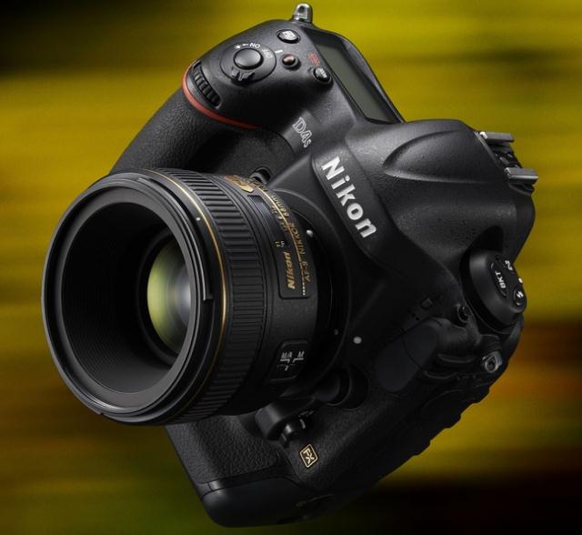 Nikon представила полнокадровую зеркальную камеру D4s