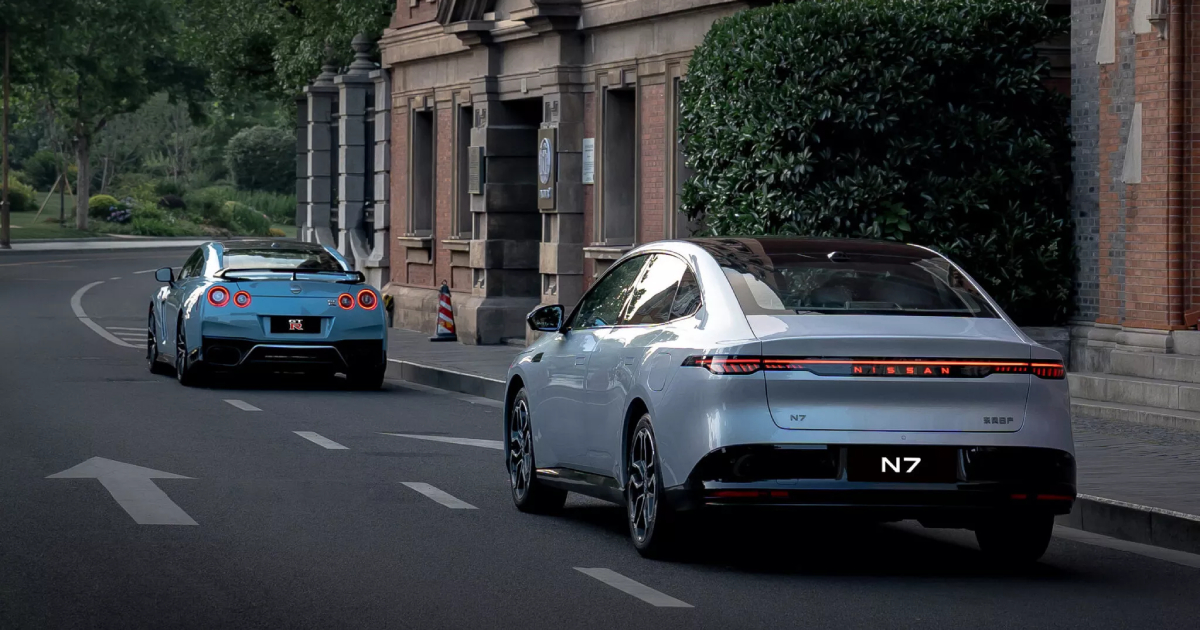 Другой ракурс Nissan N7 и GT-R