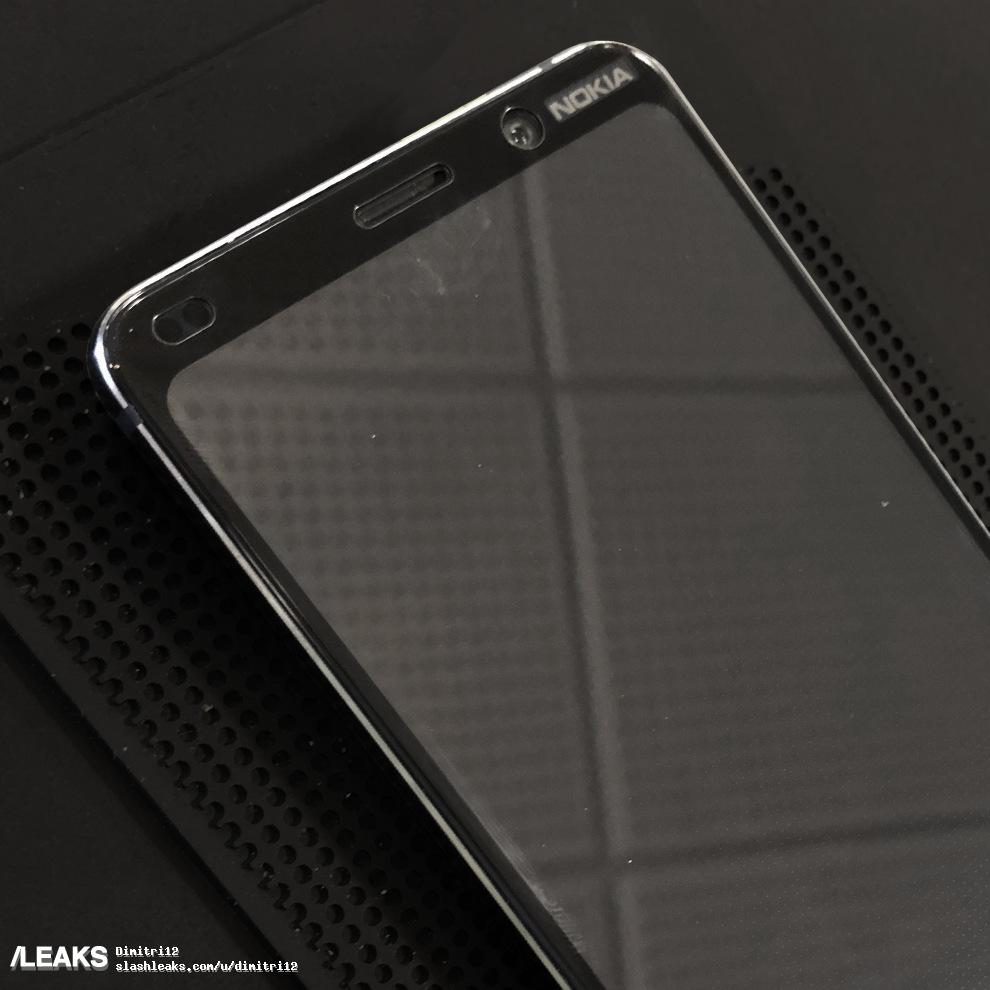 nokia-9-live-pictures-shows-the-top-front-of-the-device-70.jpg