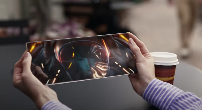 Un aperçu du futur : Sony a montré à quoi pourraient ressembler les manettes de jeu, les smartphones, les casques VR, le cinéma en 3D et la technologie des jeux dans dix ans.-4