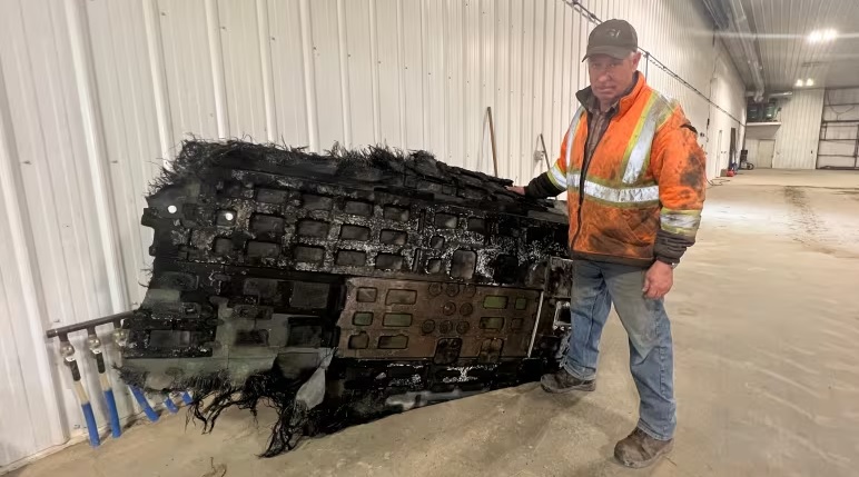 "Regalo" del cielo: un granjero canadiense encontró en su campo un trozo de 40 kilos de basura espacial, probablemente los restos de un cohete de SpaceX-3