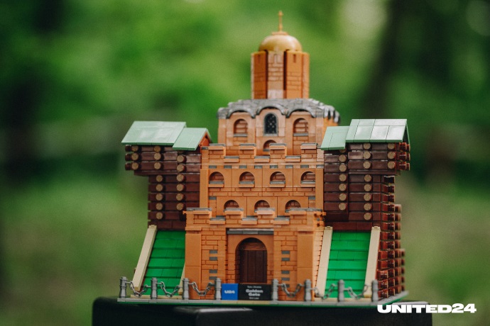 Lego Creators together with the United24 platform presented exclusive sets dedicated to the main architectural monuments of Ukraine-4