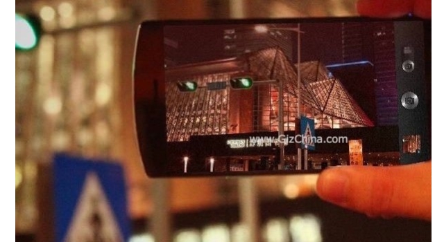 Очередное фото камерофона Oppo N1 и его упаковки