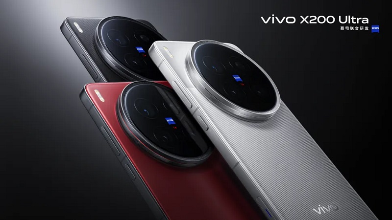 Flagship smartphone vivo X200 Ultra in different colours