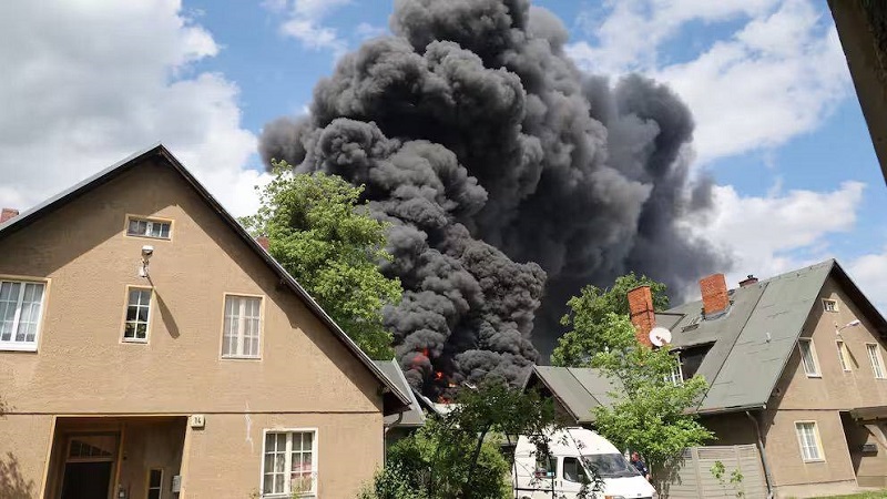 Large-scale fire in Berlin: the factory of DMA, which produces IRIS-T SLM air defence systems, is on fire-2
