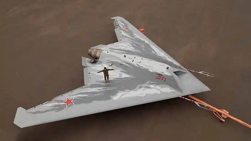 Secret Russian stealth drone S-70 crashed in Ukraine - experts named its weak point (video)-2