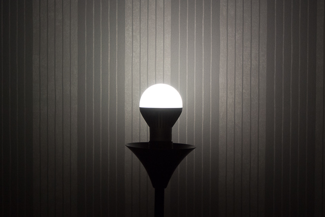 Дом голубого света. Обзор светодиодной лампы Prestigio Smart Color LED Light-4
