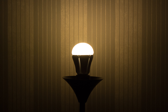Дом голубого света. Обзор светодиодной лампы Prestigio Smart Color LED Light-5
