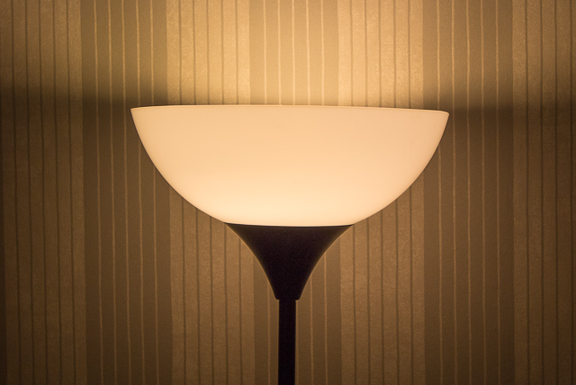 Дом голубого света. Обзор светодиодной лампы Prestigio Smart Color LED Light-8