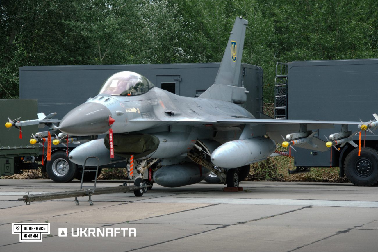 Навчання та обслуговування літаків