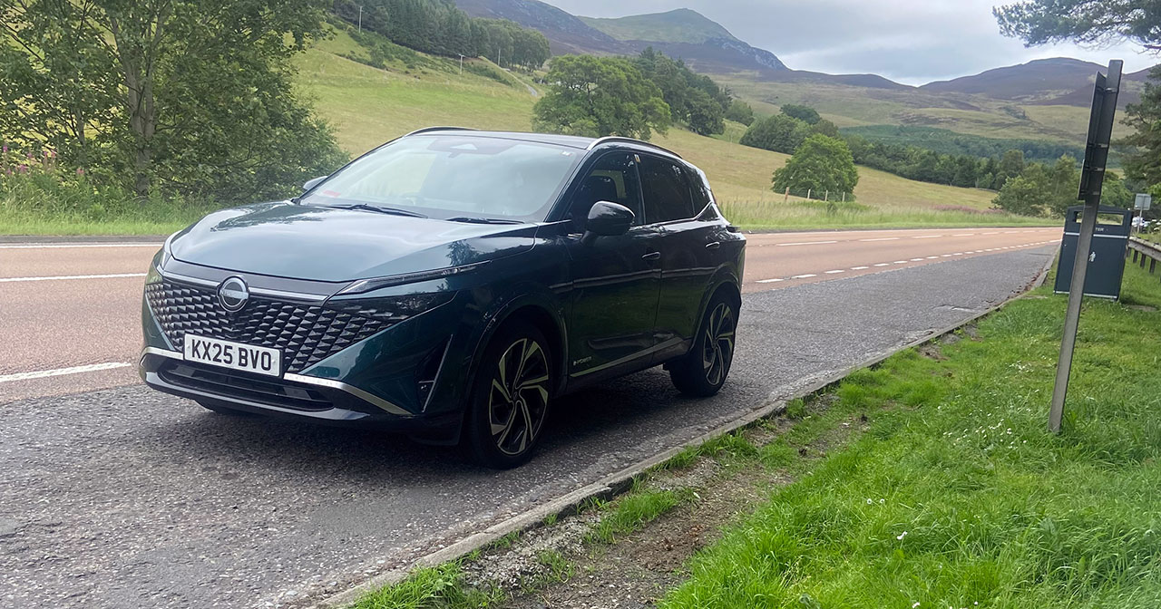 Nissan Qashqai crossover on the track