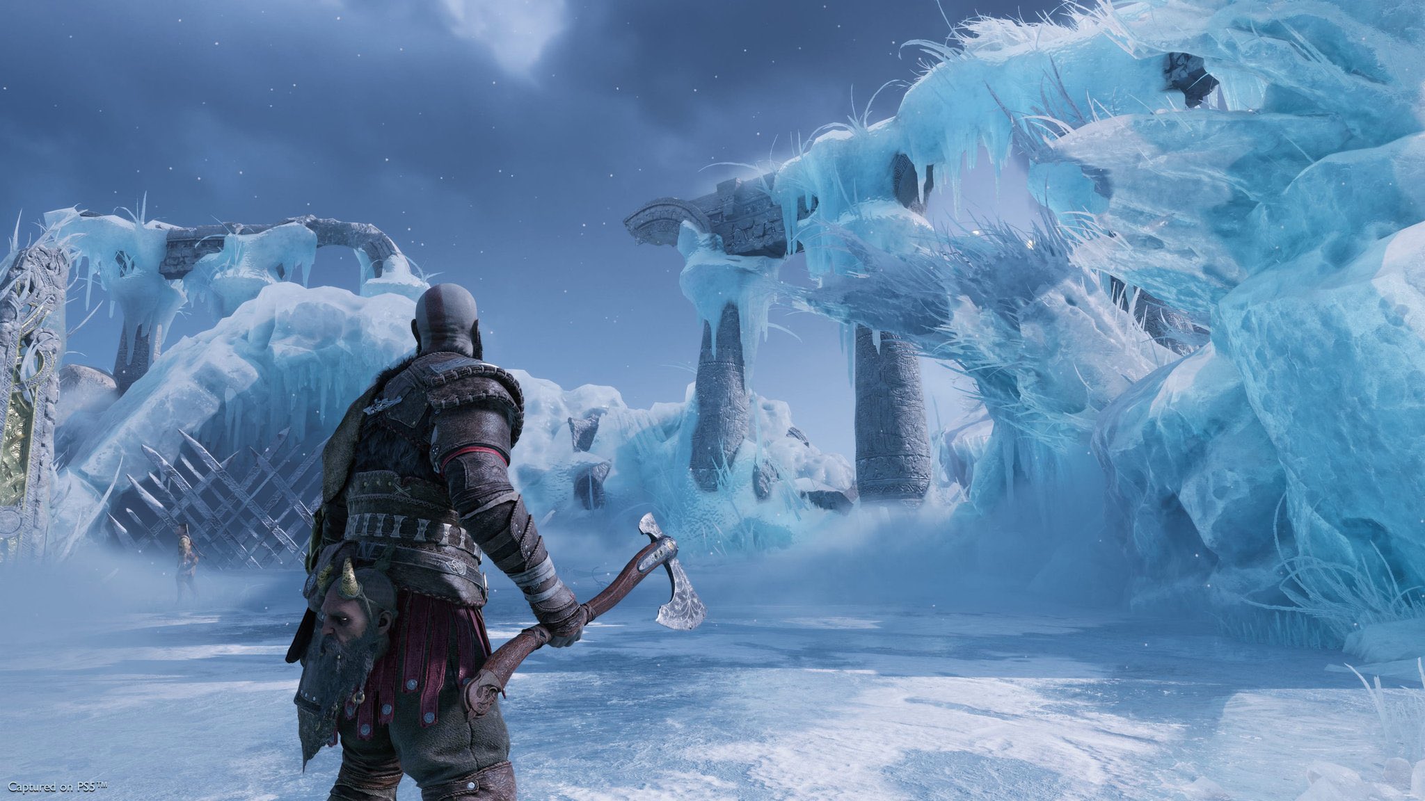 Артдиректор God of War: Ragnarok опублікував нові скриншоти гри. На них Кратос та Атрей подорожують Дев'ятьма Світами-4