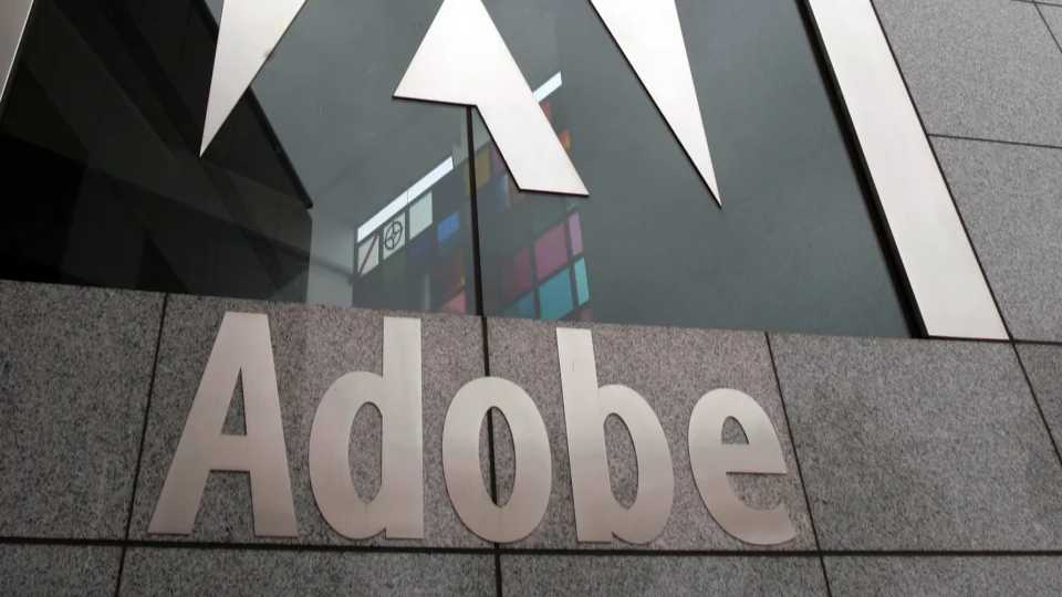 Adobe Premiere Pro a appris à supprimer automatiquement les mots à la mode et les bruits de fond.