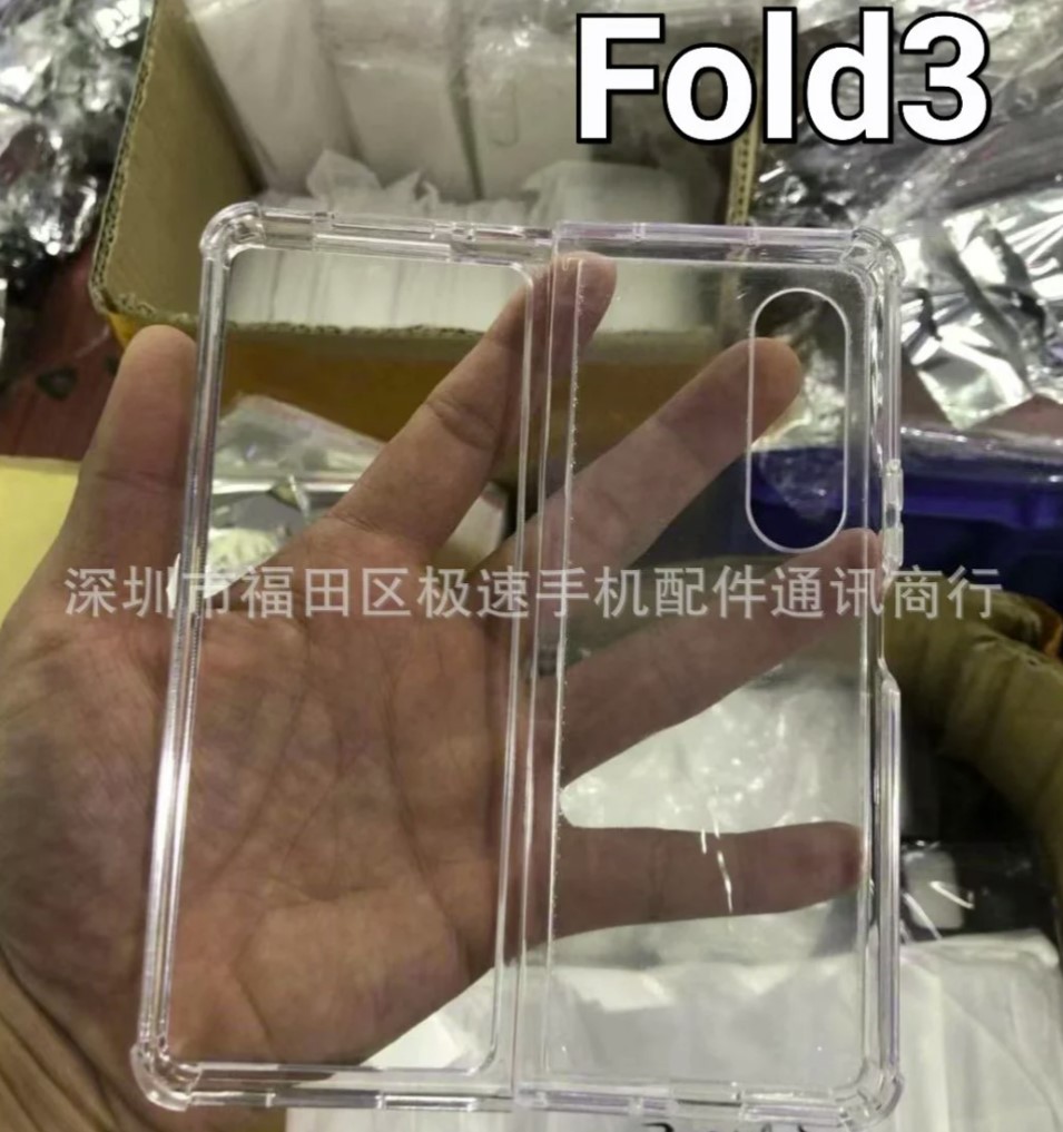 Foto der Samsung Galaxy Z Fold4-Schutzhülle mit neuen Seitenverhältnissen des Bildschirms-2