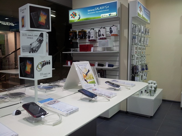 Samsung открывает еще один брендовый магазин в Киеве-5