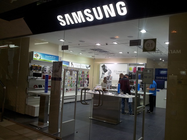 Samsung открывает еще один брендовый магазин в Киеве-2