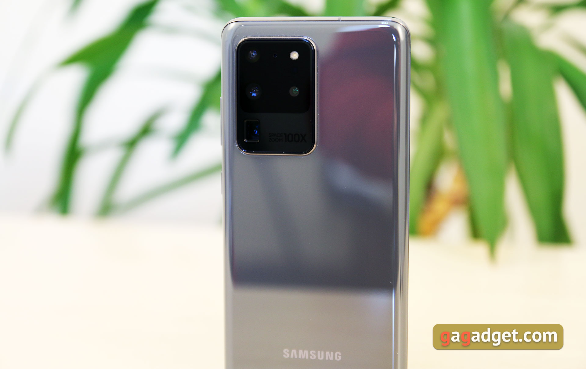 Обзор Samsung Galaxy S20 Ultra: флагман с огромным 120 Гц экраном и "космической" камерой-15