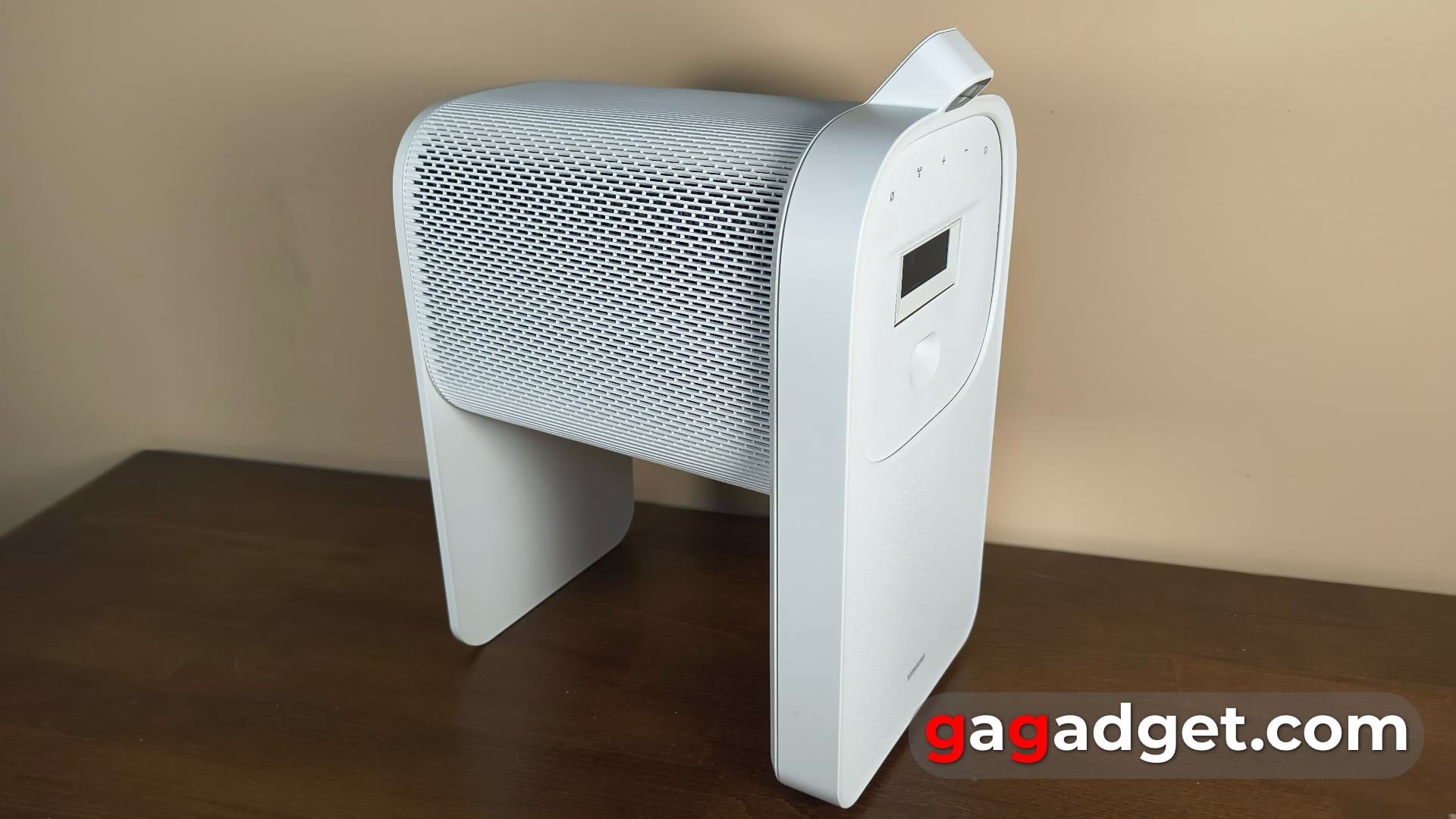 Now your desk is touch-sensitive: review of the Samsung The Premiere 5 interactive laser projector-35