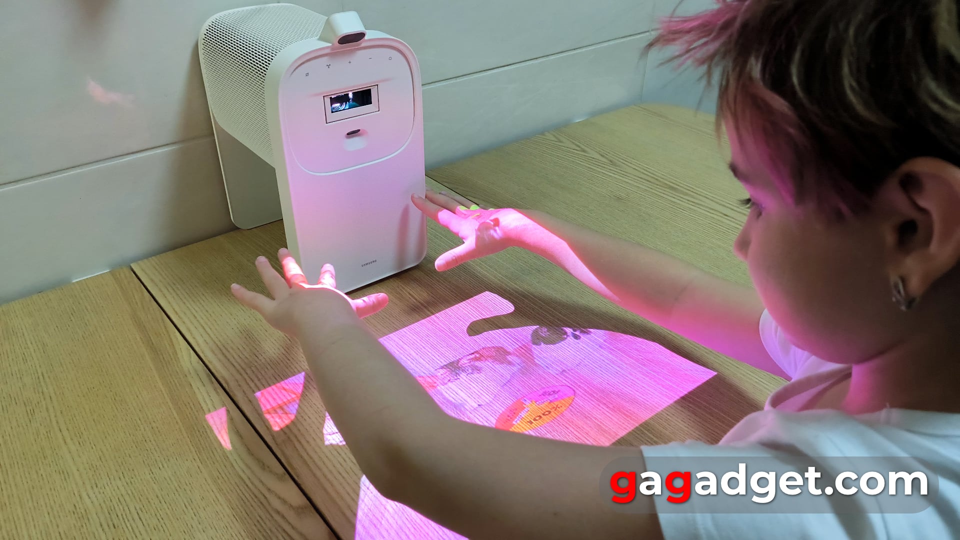 Now your desk is touch-sensitive: review of the Samsung The Premiere 5 interactive laser projector-45