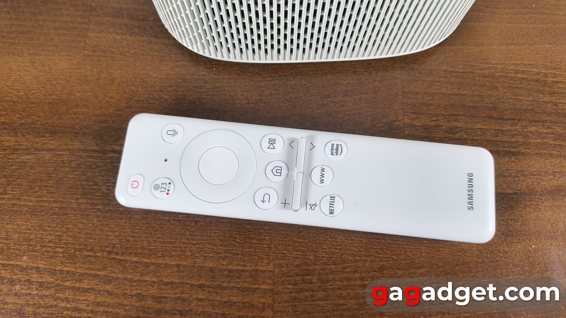 Now your desk is touch-sensitive: review of the Samsung The Premiere 5 interactive laser projector-3