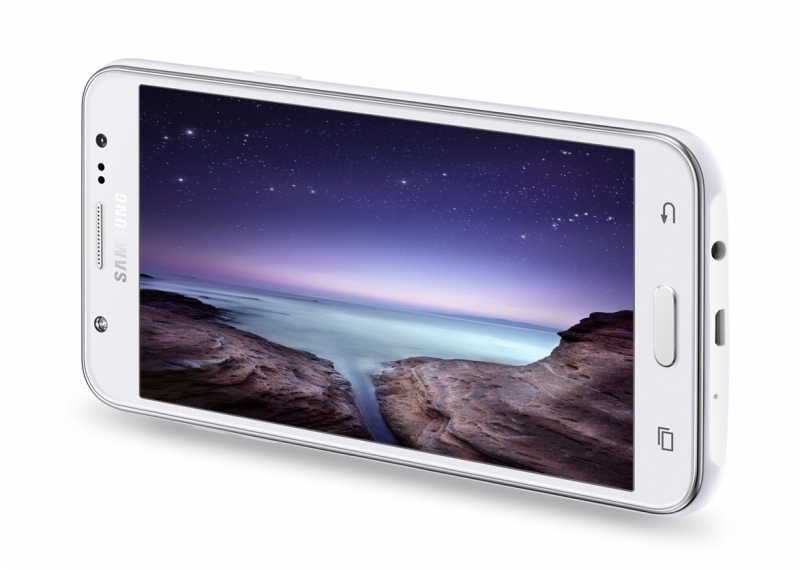 Samsung представила смартфоны Galaxy J7 и Galaxy J5 с фронтальными вспышками-4