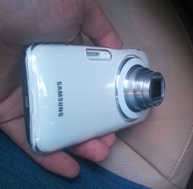 Камерофон Samsung Galaxy K засветился на живых фото-2