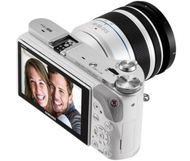 Samsung анонсировала беззеркальную камеру NX300M