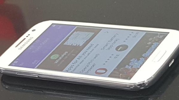 Живые фото второго смартфона на ОС Tizen Samsung Z2-2