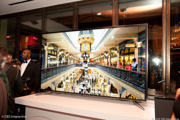 Samsung продемонстрировала прототип гнущегося 85-дюймового телевизора и изогнутые UHD ТВ-2
