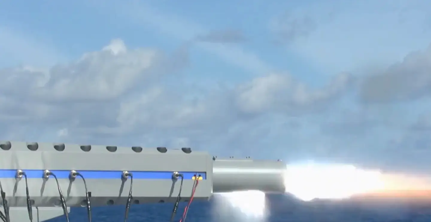 Japón se ha convertido en el primer país del mundo en probar un cañón de riel electromagnético en un buque. El cañón puede acelerar un proyectil de 40 mm a 2,23 km/seg.