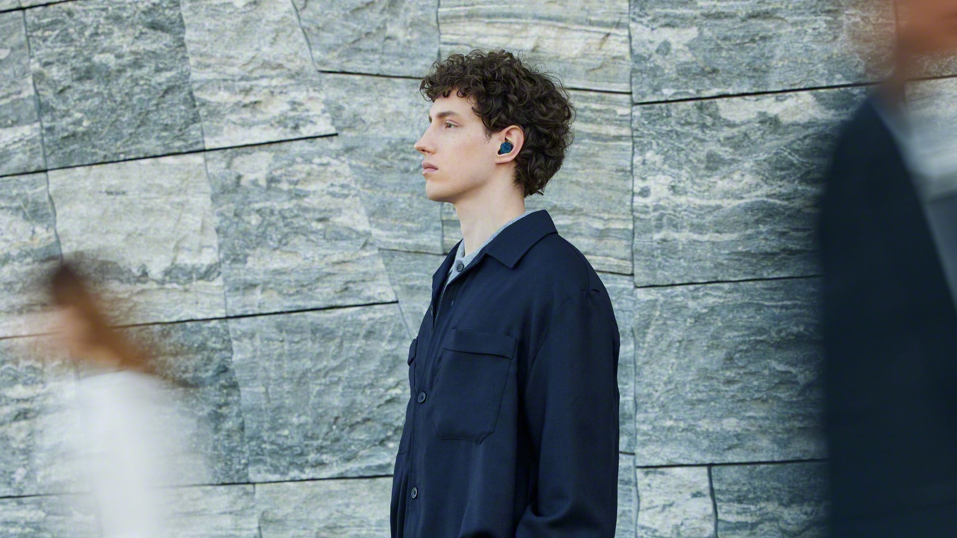 Бездротові навушники Sony WF-C710N у прозоро-синьому кольорі