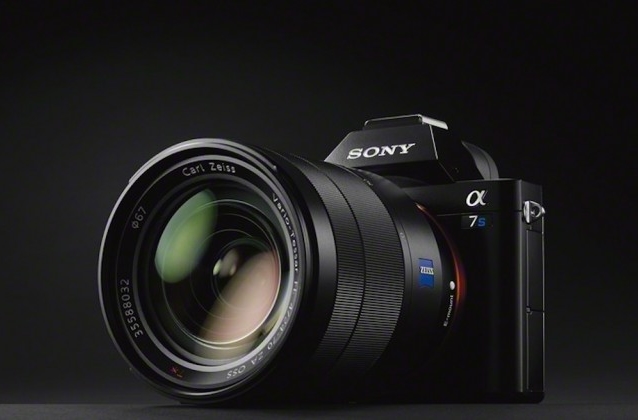 Полнокадровая беззеркалка Sony Alpha A7S с возможностью видеозаписи в 4K