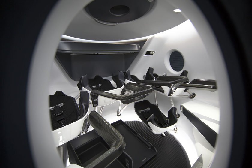 Фото и видеотур внутри разрабатываемой пилотируемой капсулы SpaceX Crew Dragon