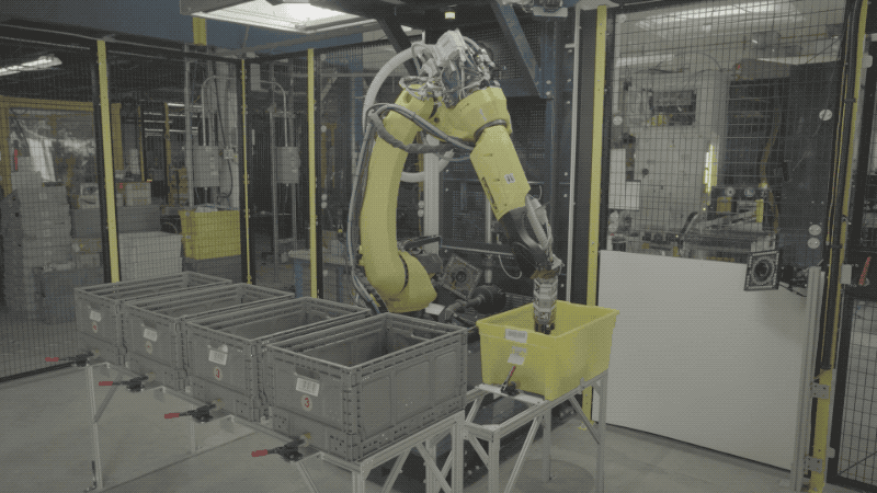Amazon представила робота Sparrow для выполнения рутинной работы на складах-3