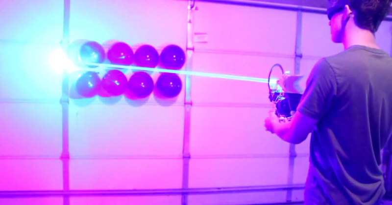 Оружие из будущего уже здесь: 40-ваттный лазерный дробовик в домашних условиях (видео)