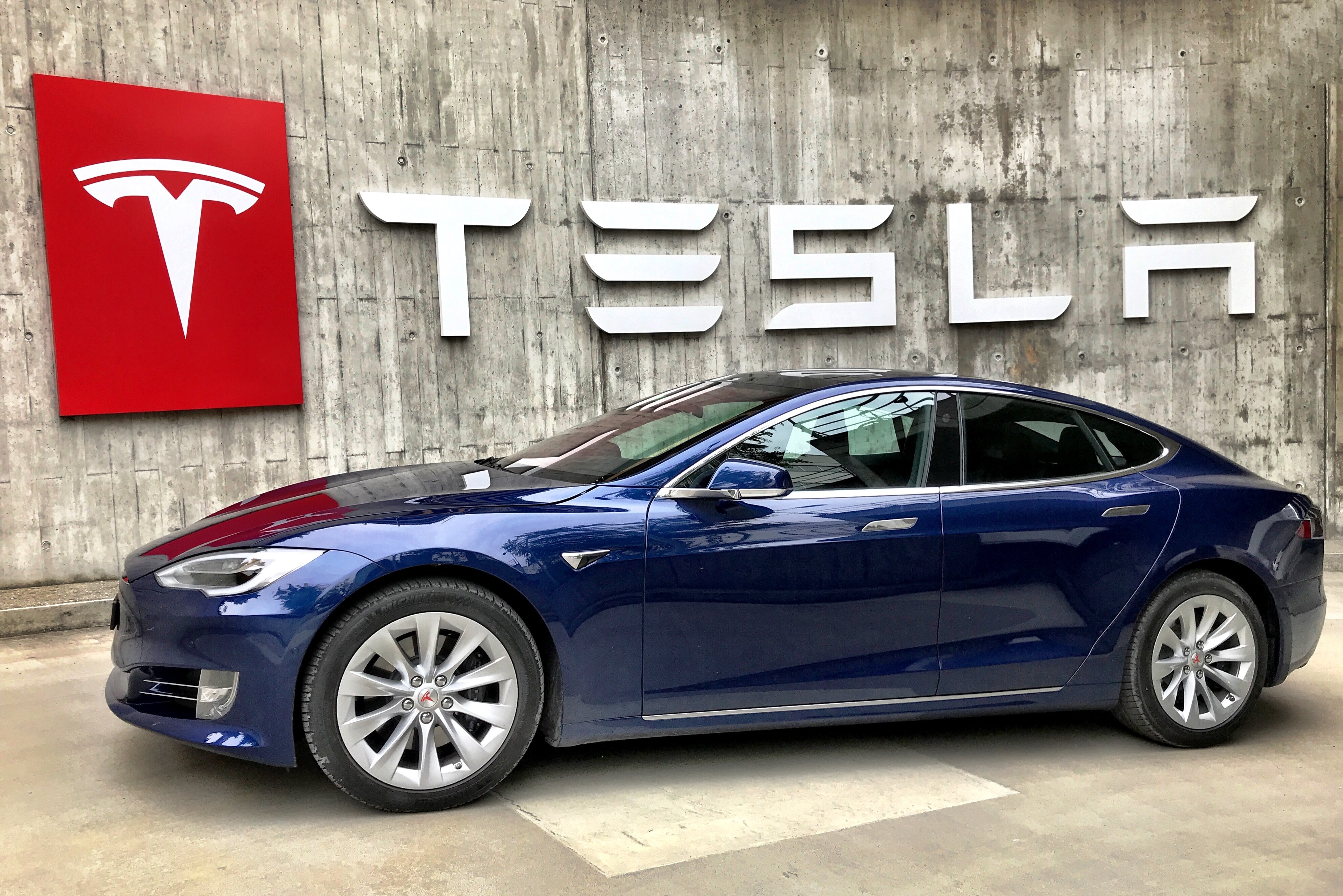 Tesla tilbakekaller mer enn 1,6 millioner biler i Kina på grunn av problemer med autopilot og låsing.