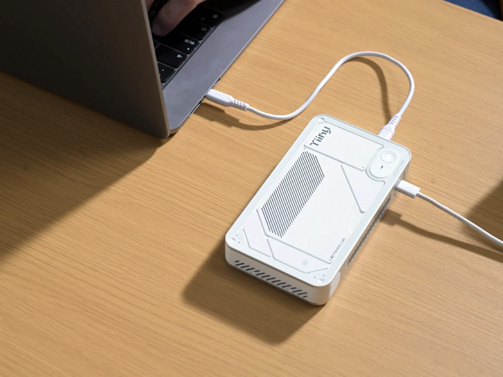 Dispositif Tiiny AI Pocket Lab vue 2